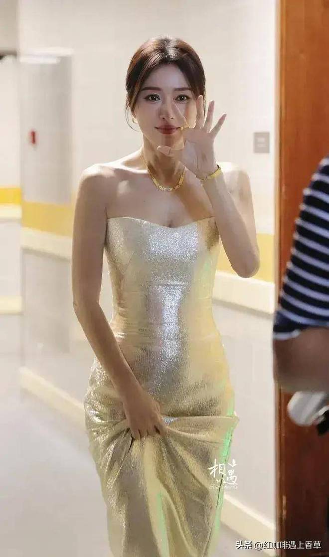 今45岁身材丰臀太完美！m6米乐秦岚人间尤物！如(图2)
